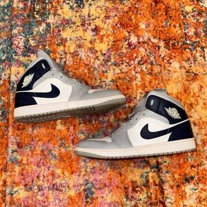 Nike Air Jordan 1 Mid Gray White Navy Blue Men’s Size 12 US Sneakers DQ8426-104